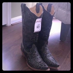 Black Cowgirl boots and hat